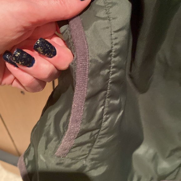 Stylish vest- zip up - Picture 3 of 4